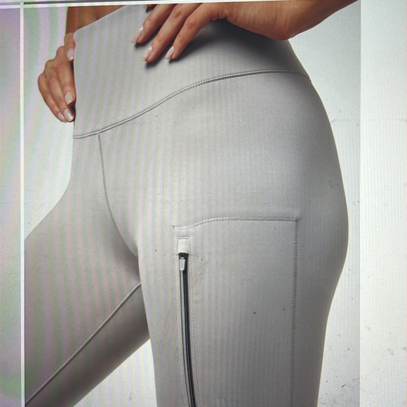 BNWT Vuori Evolve Zipped Legging, size M, Soft Pewter - Picture 2 of 10